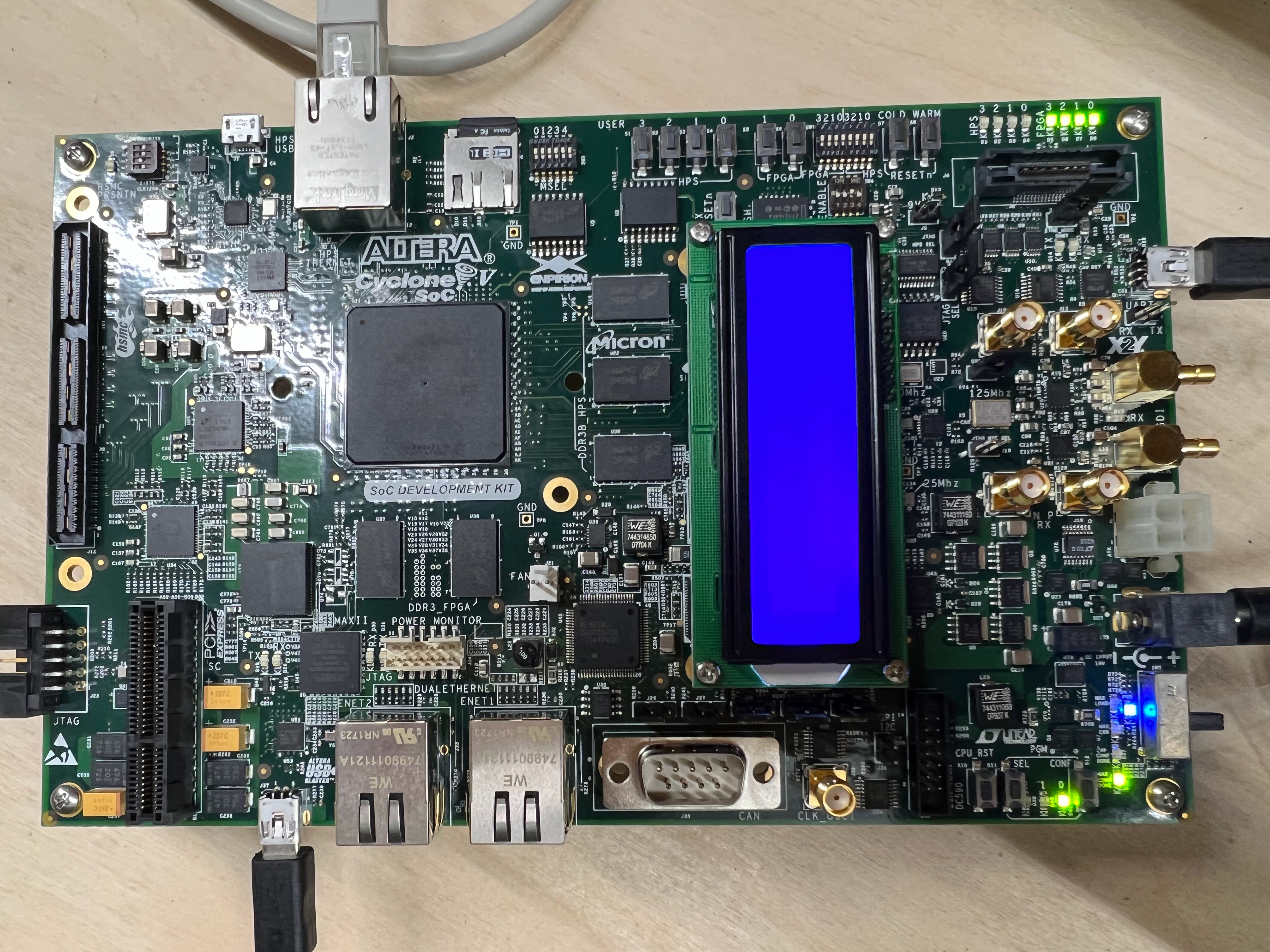 I am getting nowhere fast booting reference Linux on Cyclone V SOC dev ...